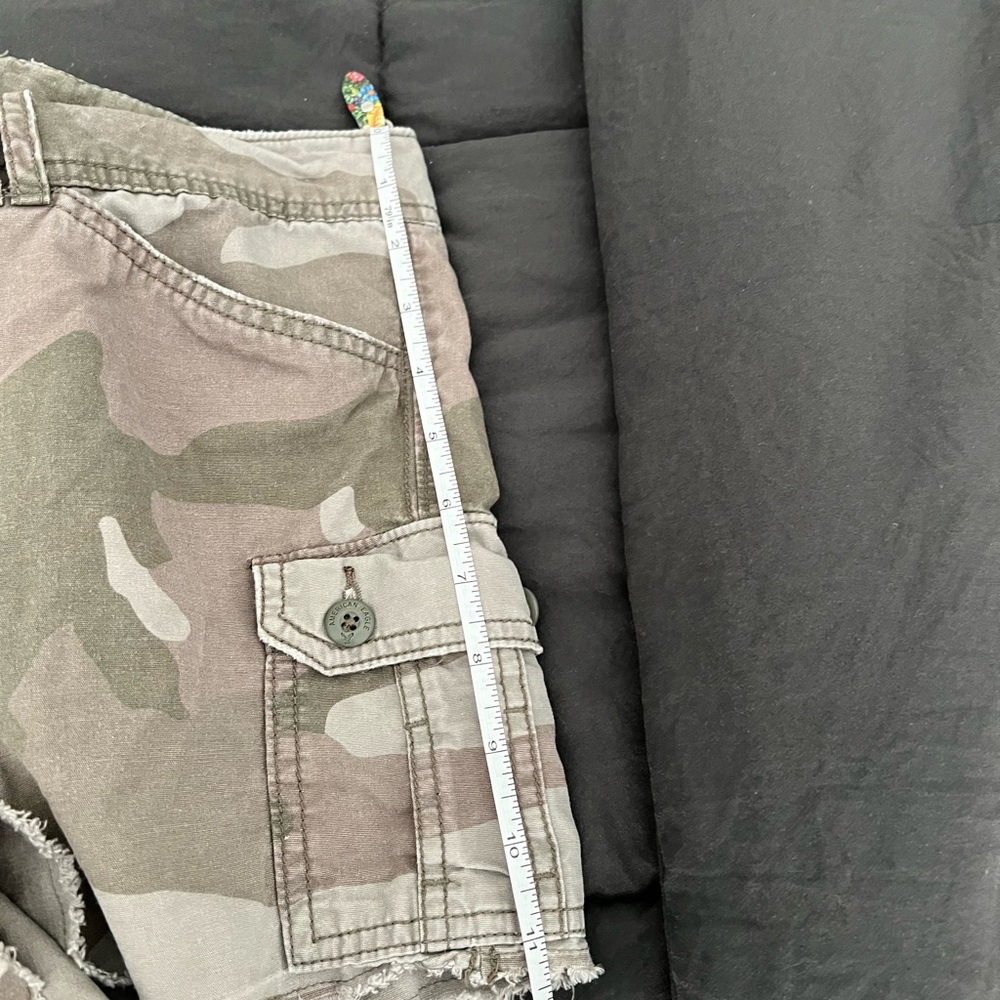 American Eagle Outfitters Camo Cargo Shorts - Olive Green & Tan - Picture 8 of 8